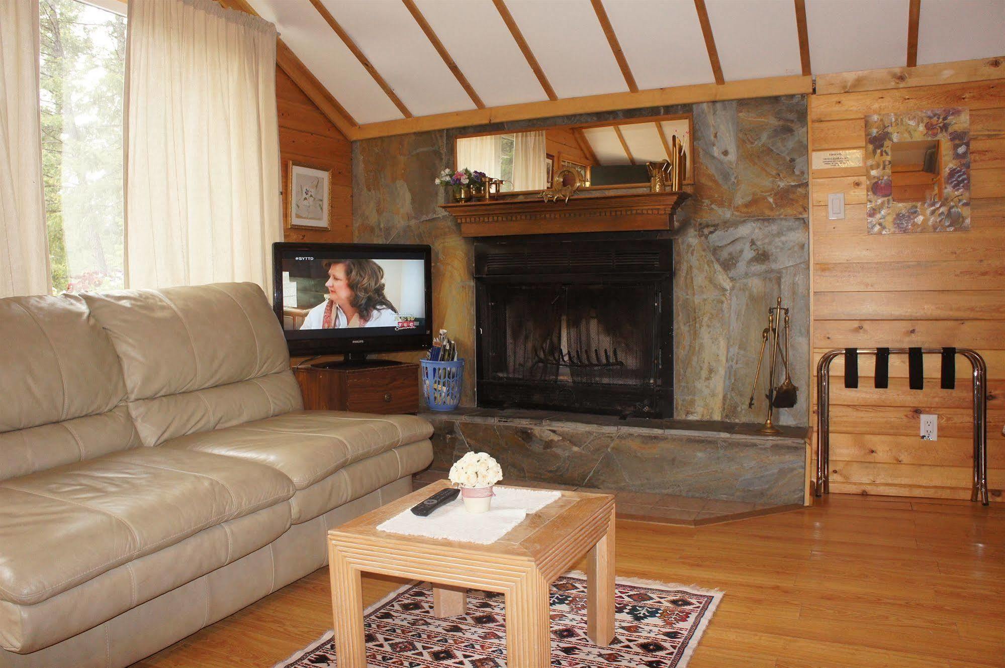 Fairmont Mountain Bungalows Fairmont Hot Springs Esterno foto