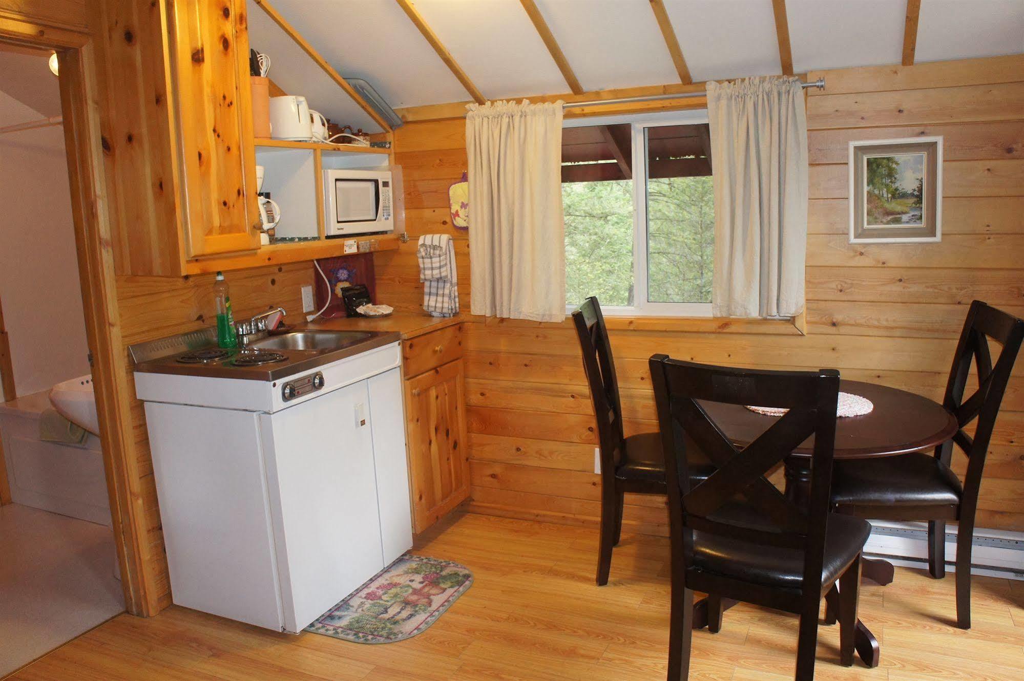 Fairmont Mountain Bungalows Fairmont Hot Springs Esterno foto