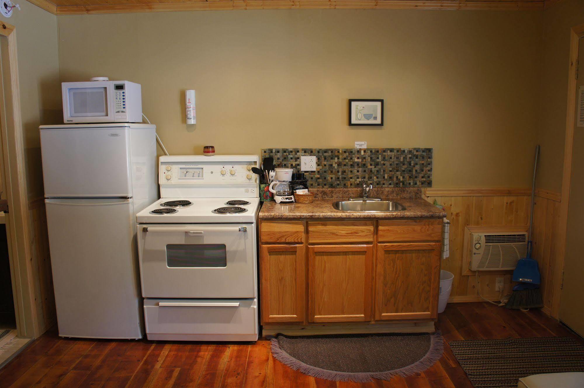 Fairmont Mountain Bungalows Fairmont Hot Springs Esterno foto